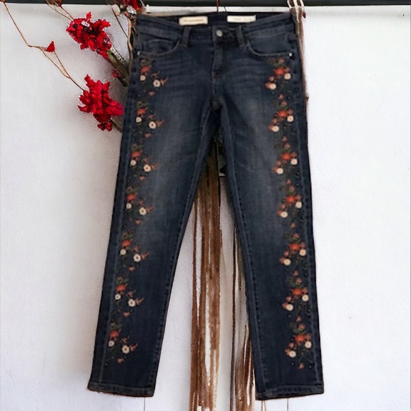 PILCRO HYPHEN MID RISE EMBROIDERED JEANS BY ANTHROPOLOGIE SIZE 28 - Picture 6 of 16